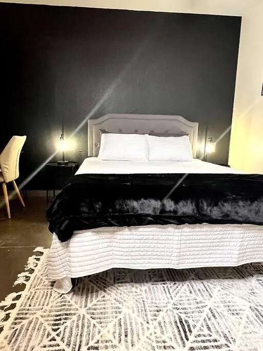 Midtown Flat Near Overton Park & Downtown Memphis Apartment
