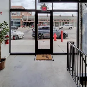  Apartment Modern In Historic Shell